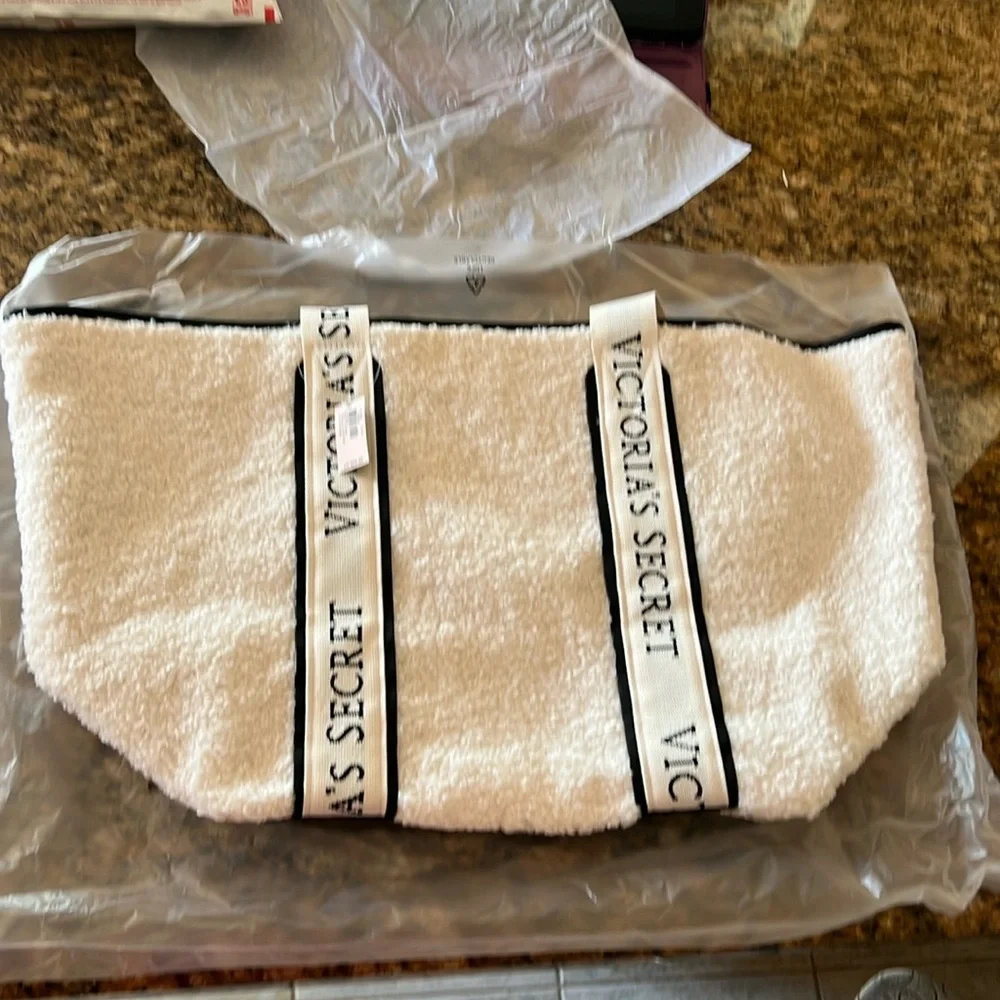 NWT Victoria Secret Sherpa Bag - Picture 1 of 9